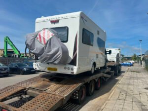 Góndola transportando camper